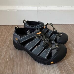 Keen Kids Newport H2 Sandals Size 13 Gray blue Black Yellow hiking outdoor